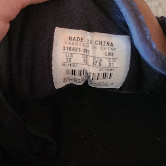 Nike Air Assault Sneakers - Picture 3 of 4